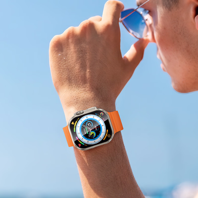 HOCO Y23 Ultra Smartwatch Gold Titanium utilisation quotidienne sport et appels.