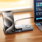 Station HOCO CQ22 sur bureau en bois près d’une fenêtre en Algérie