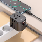 Chargeur HOCO AC15 sur bureau avec câble USB-C connecté – recharge rapide universelle